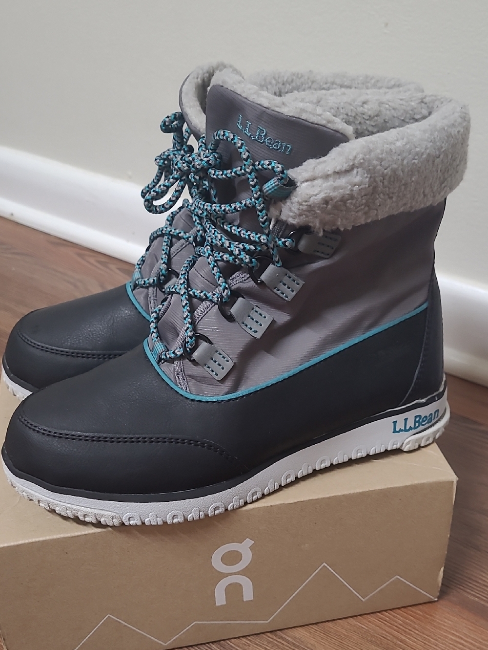 L.L. Bean Women's Black and Gray Winter Boots with Teal Trim size 6.5 used good